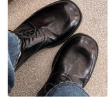 Elegant Leather Commuter Shoes In Smoked Cowhide