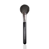 Nascita Large Oval Fan Brush 300 for Seamless Highlighting