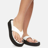 2026 New Arrivals Summer Fashion Black Flip Flops Flat Sandals Women Leisure White Slides Shoes Comfy Walking Beach Footwear