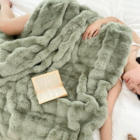 Toscana Affordable Luxury Plush Bed Throw Blanket | 3CARATS