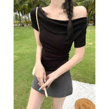 Ruffled Neckline T-shirt That Subtly Reveals Your Collarbone For A Pure Yet Alluring Look