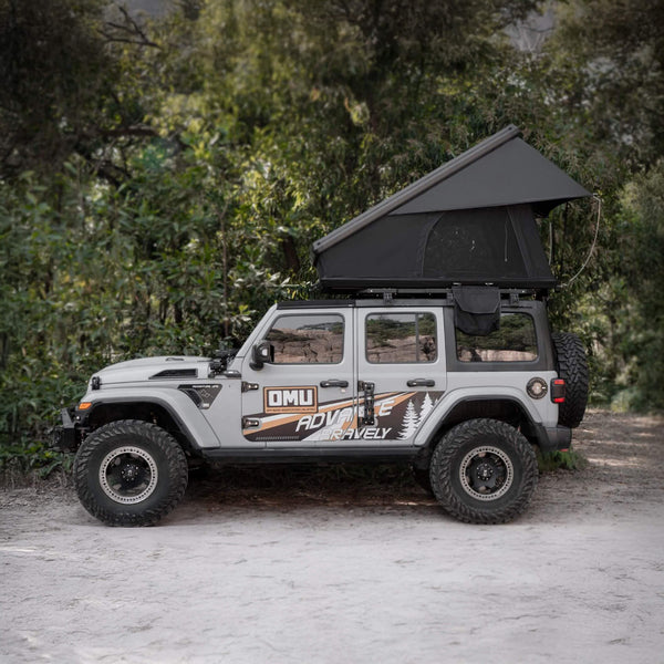 Trailora Heavy-Duty 2-3 Person Hardshell Rooftop Tent With Ladder (SAK93120)